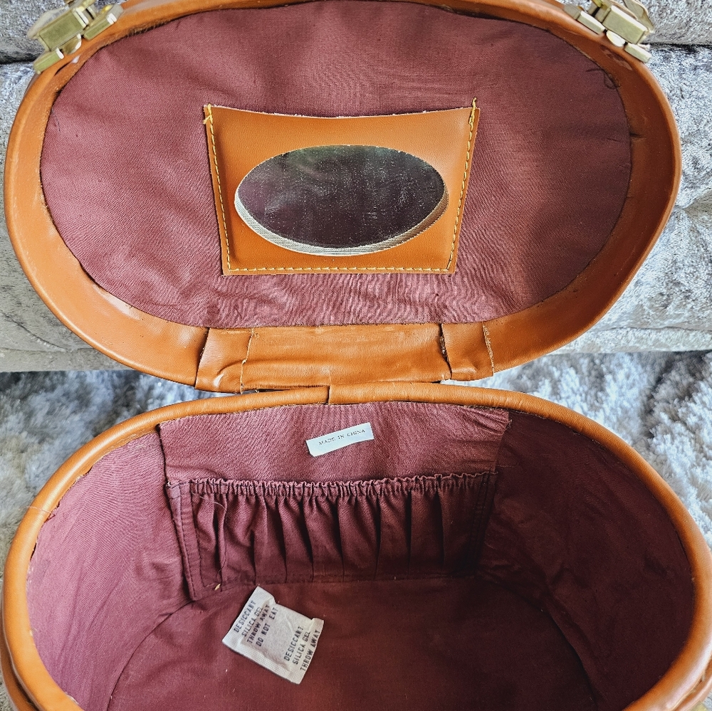Cosmetic/Handbag - Picture 2 of 9